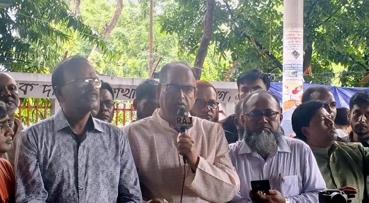 অবৈধ পুশ-ইন নয়, হাসিনাকে দিন: ভারতকে দুদু