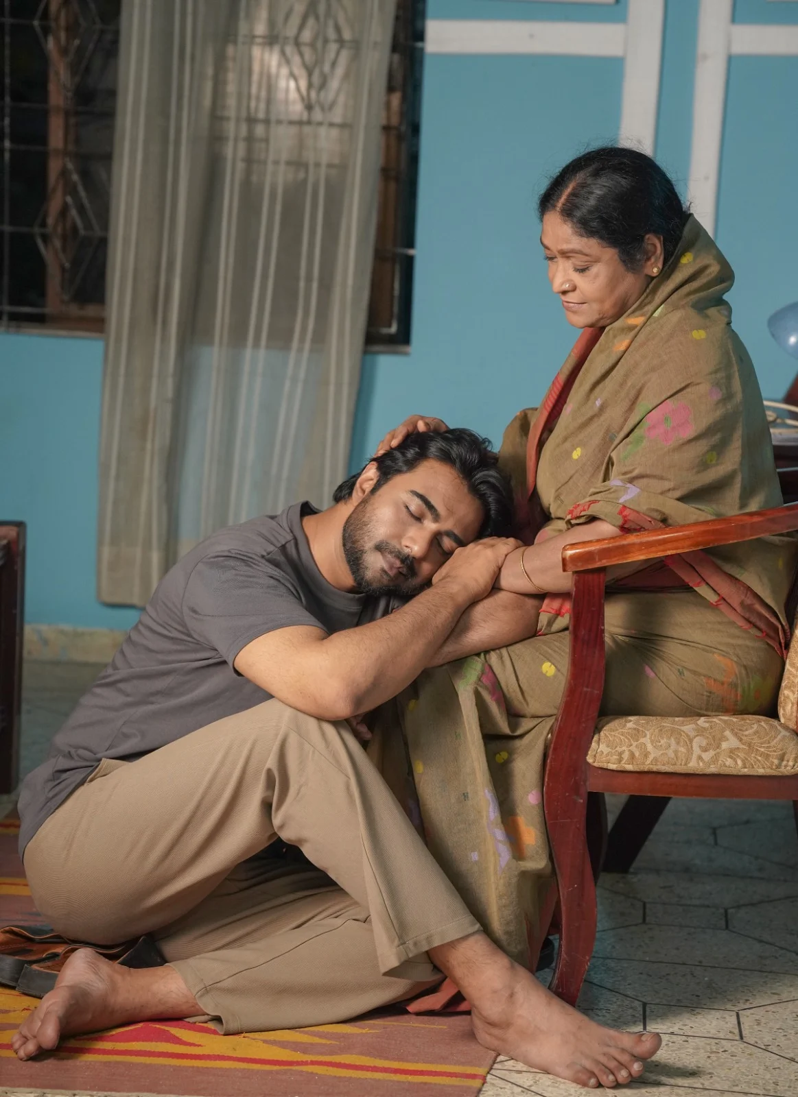 ‘ঘ্রাণ’-নিঃসন্দেহে মা-পুত্র সম্পর্কের সজল আয়না