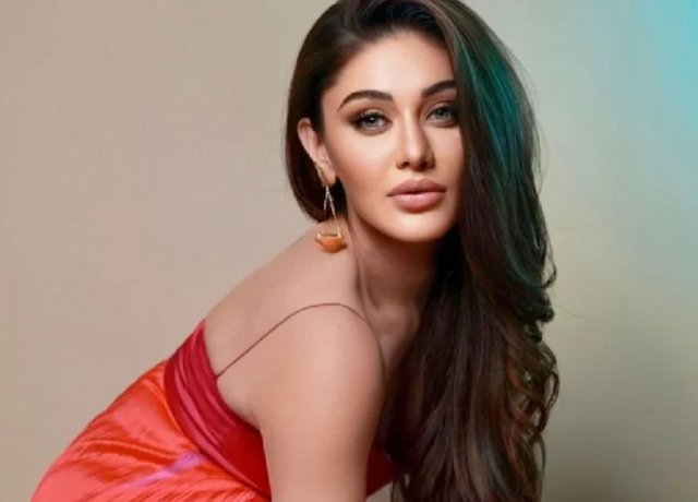 ‘কাঁটা লাগা’ গানের মডেল শেফালি জারিওয়ালা আর নেই 