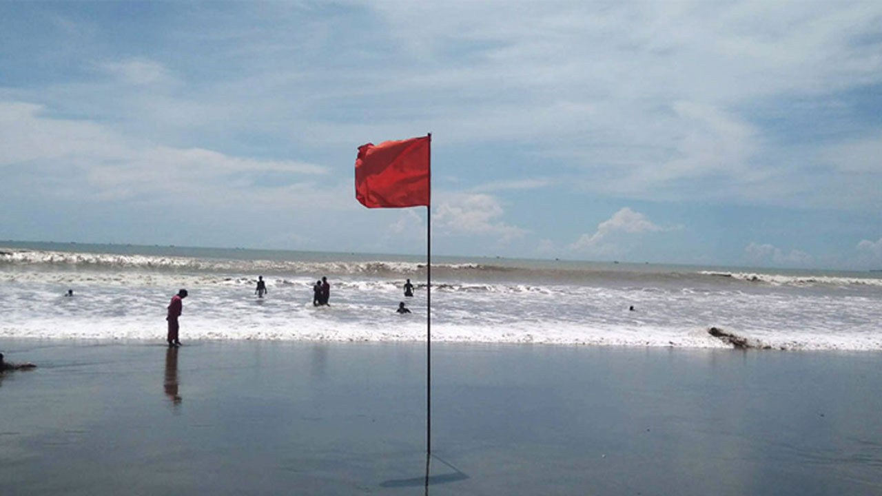 ৬০ কিলোমিটার বেগে ঝড়ের আভাস, সমুদ্রবন্দরে ৩ নম্বর সতর্কতা