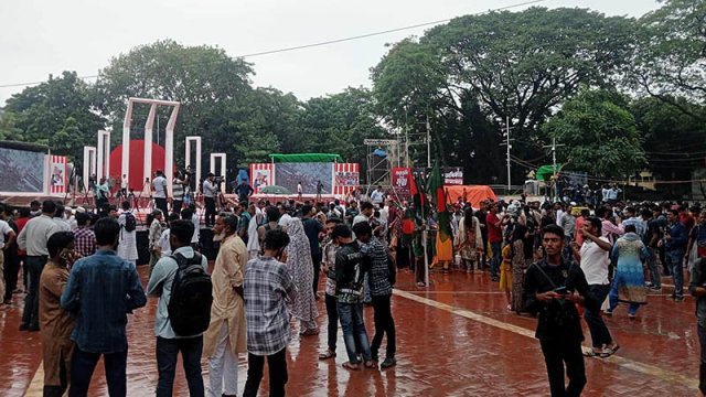 শহীদ মিনারে জড় হচ্ছেন এনসিপি নেতাকর্মীরা
