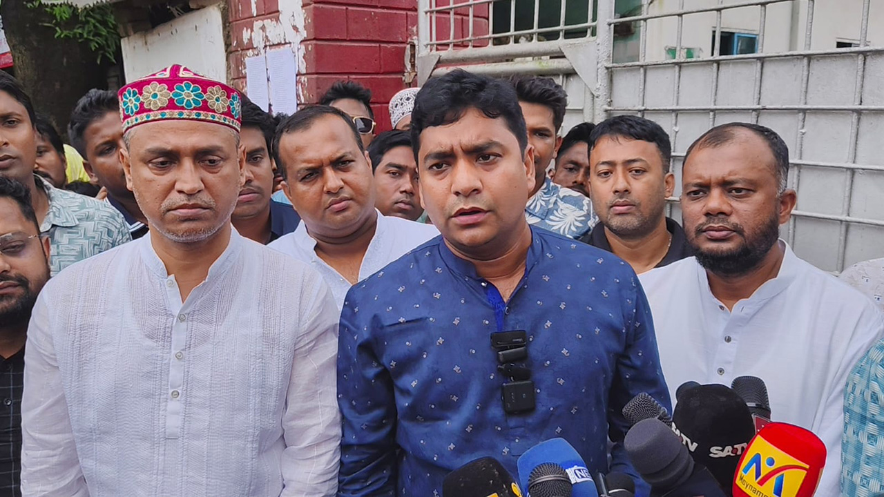 মুরাদনগরে মাফিয়া শাসন কায়েম করছেন আসিফ মাহমুদ