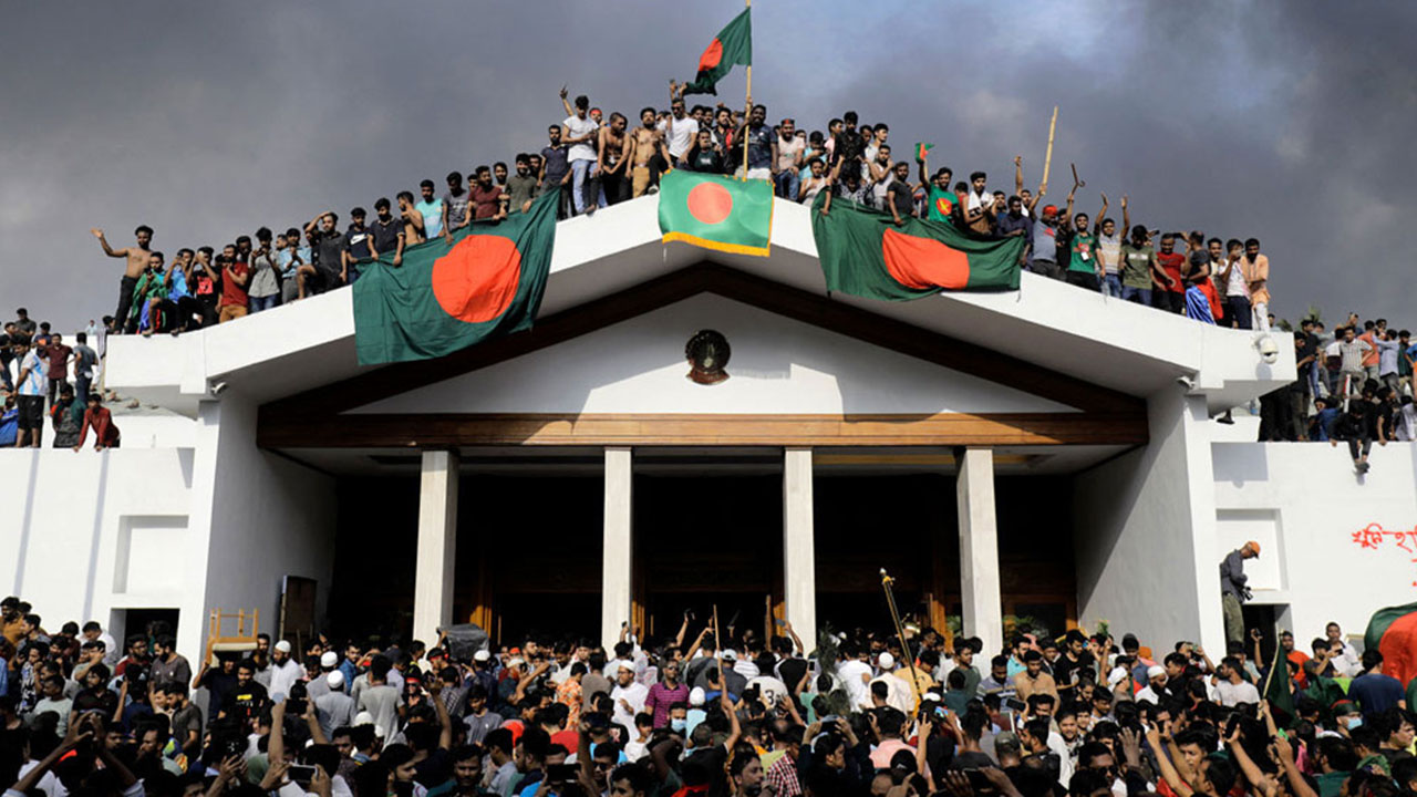 জুলাই গণঅভ্যুত্থানের সকল শহীদকে ‘জাতীয় বীর’ ঘোষণা